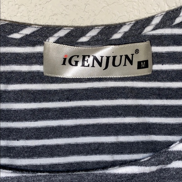 🍋2 for $10🍋 Striped cold shoulder shirt w/ crisscross detail - Picture 3 of 9